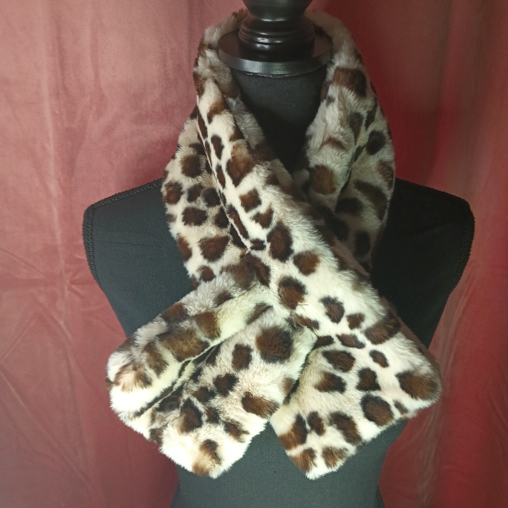 NEW - Leopard Print Fur Scarf